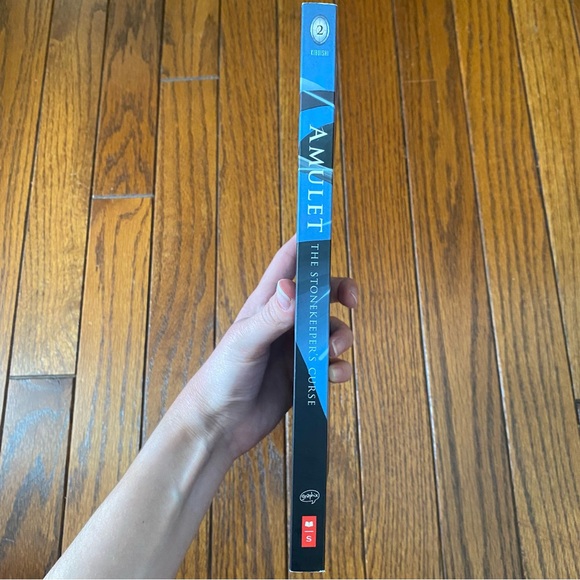 Amulet Book 2: The Stonekeeper's Curse - Picture 2 of 3